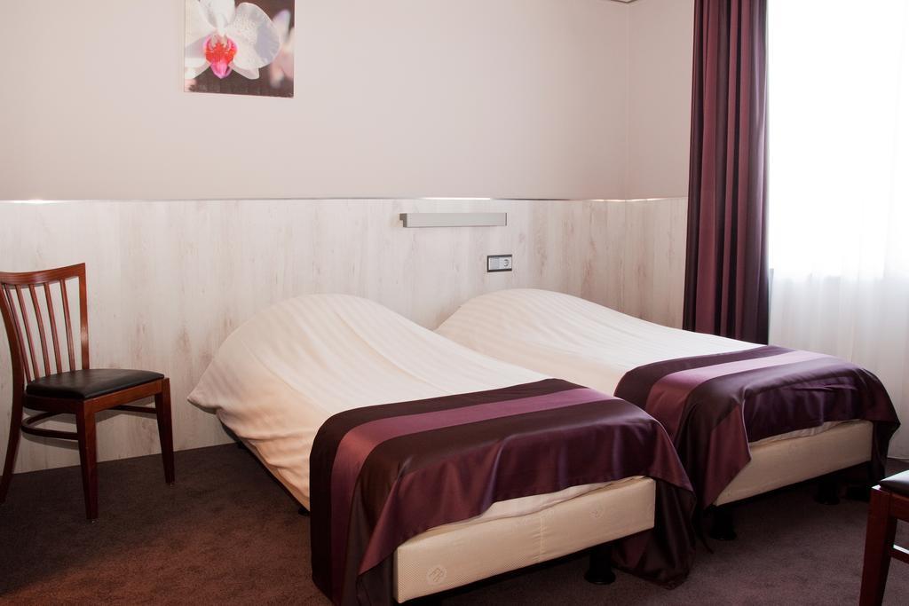 Hotel Brabant ヒルヴァーレンベーク エクステリア 写真
