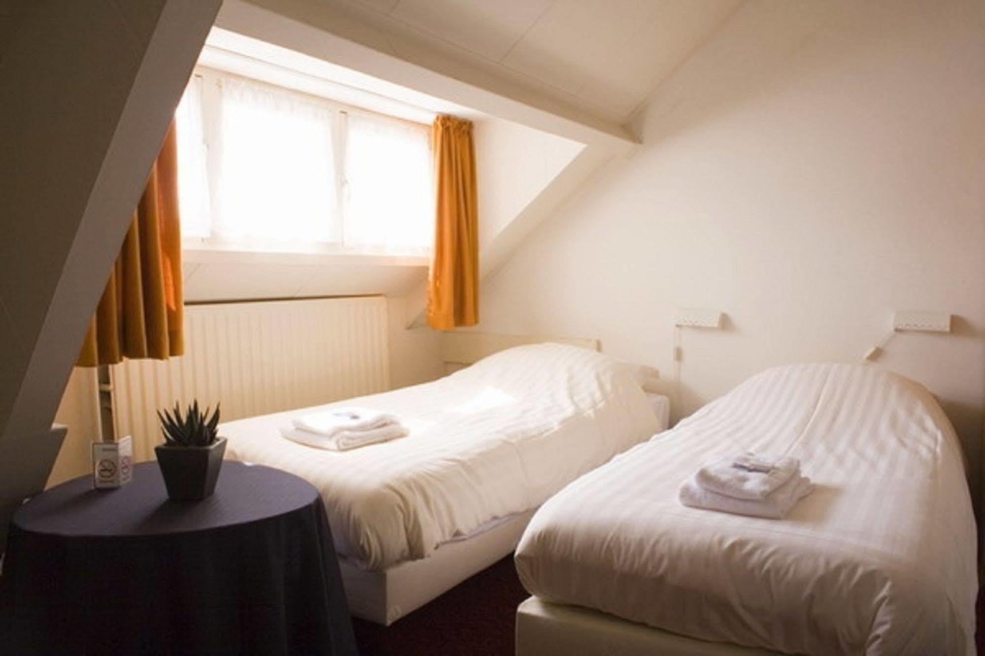 Hotel Brabant ヒルヴァーレンベーク エクステリア 写真